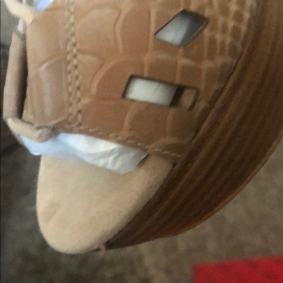 Guess - Picture 5 of 6